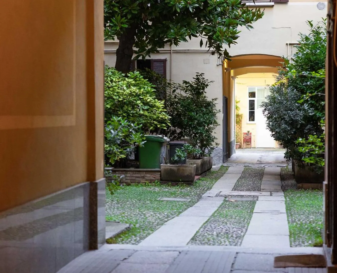 Ht Bilo Tortona Apt Milan Italy